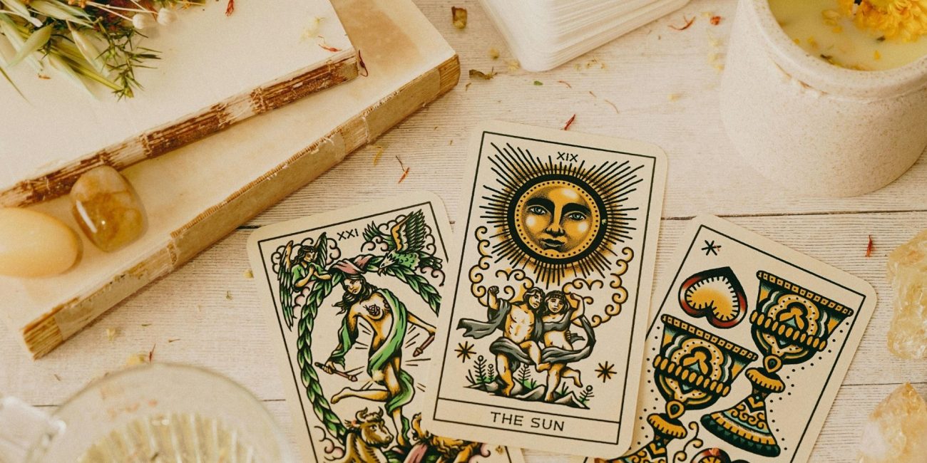 Psychic Tools of the Witch: Tarot, Runes, Crystals & Beyond